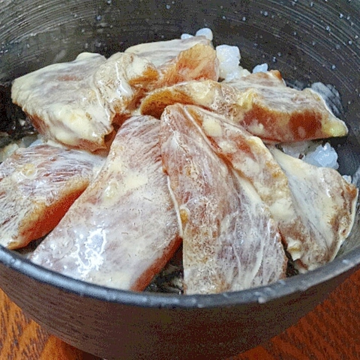 赤身がトロに！　「マグロのマヨ漬け丼」